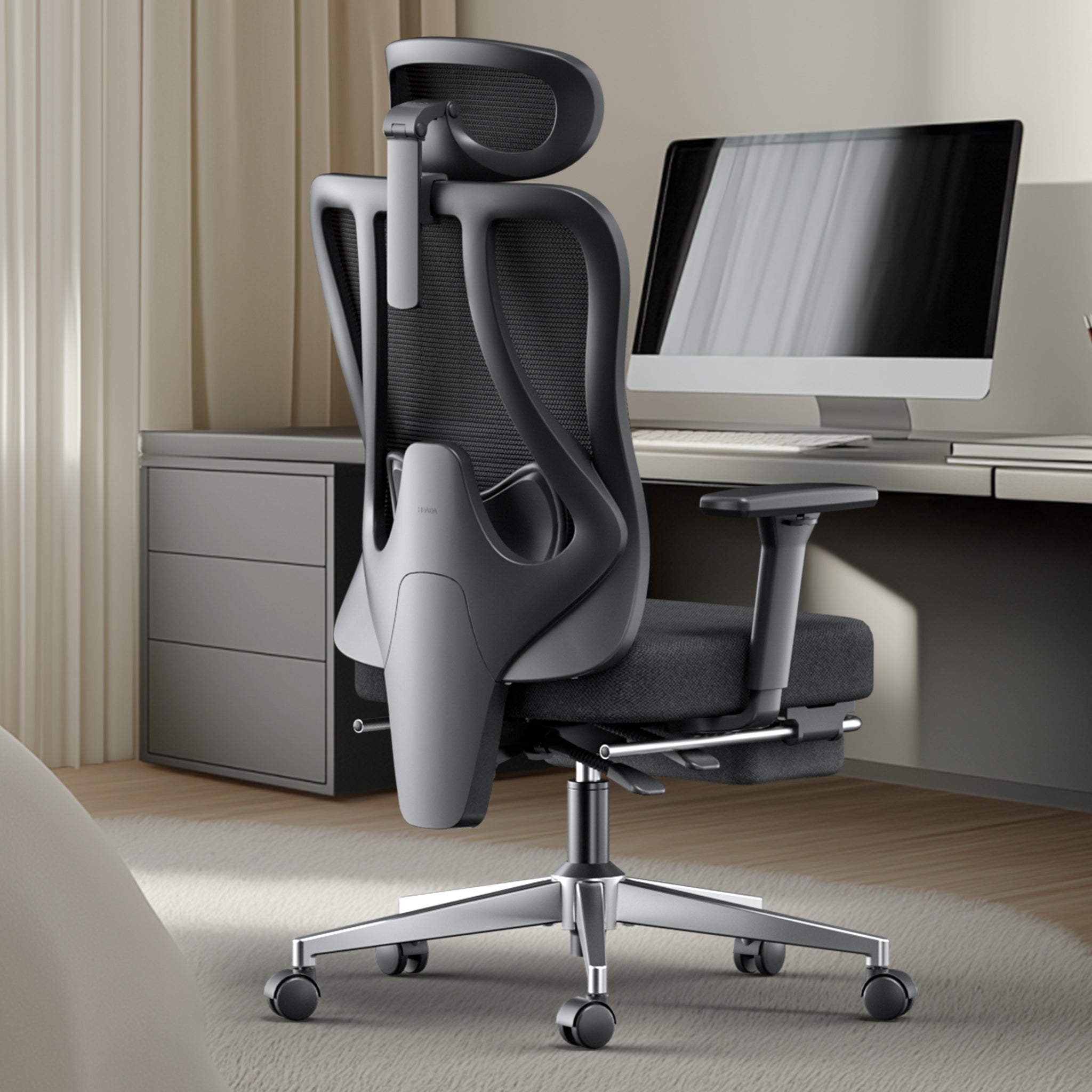 Hbada_P3_office_Chair with footrest upgrade black in use